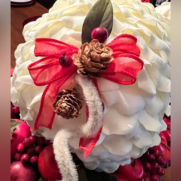 Vintage XL Artisan Rose Petal Christmas Pig in festive basket Faux Floral - Picture 14 of 16